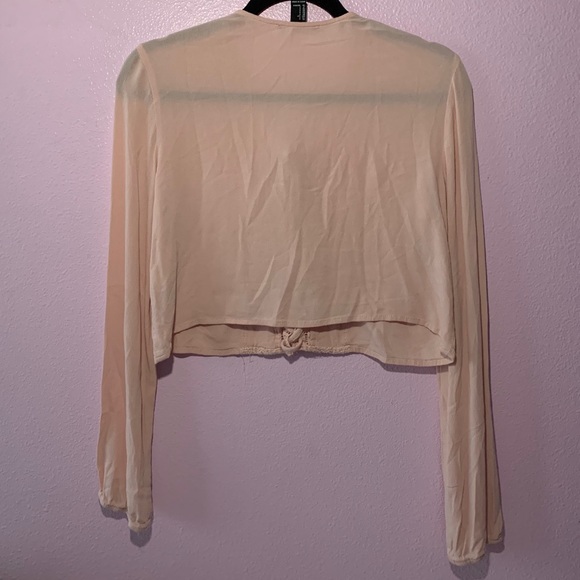 Light Pink Cropped Blouse 
 ⠀⠀⠀⠀⠀⠀⠀⠀⠀⠀⠀⠀ - Picture 2 of 2